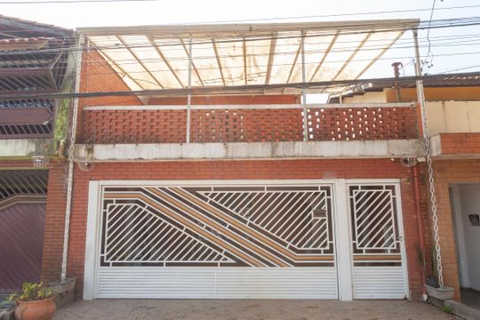 Fachada de casa para alugar com 3 quartos, 150m² em Jardim Regis, São Paulo