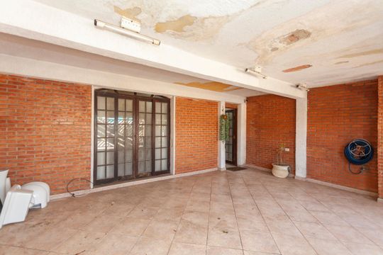 Garagem de casa para alugar com 3 quartos, 150m² em Jardim Regis, São Paulo