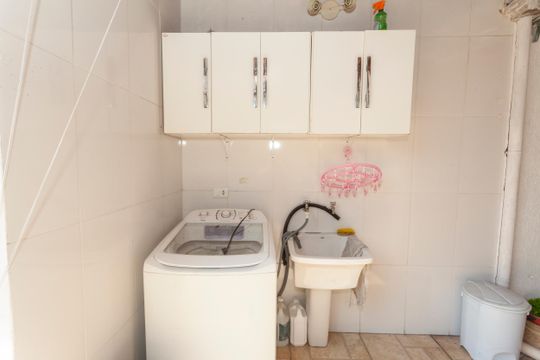 Área de Serviço de casa para alugar com 3 quartos, 150m² em Jardim Regis, São Paulo