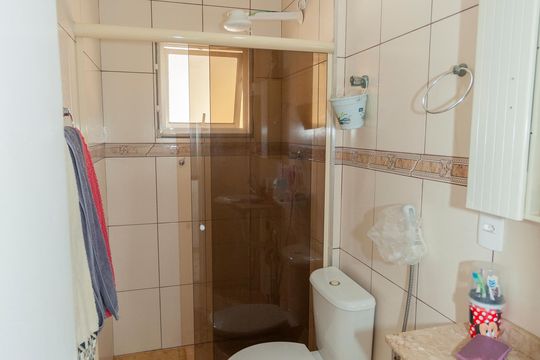 Banheiro de casa para alugar com 3 quartos, 150m² em Jardim Regis, São Paulo