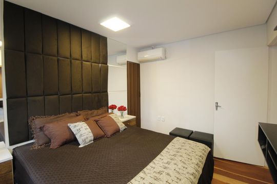 Quarto 1 de casa à venda com 4 quartos, 340m² em Vila Ipiranga, Porto Alegre