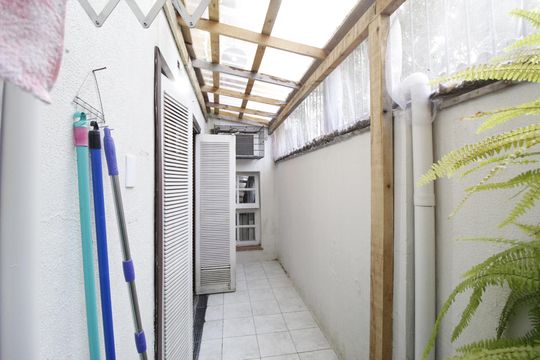 Área externa de casa à venda com 4 quartos, 340m² em Vila Ipiranga, Porto Alegre