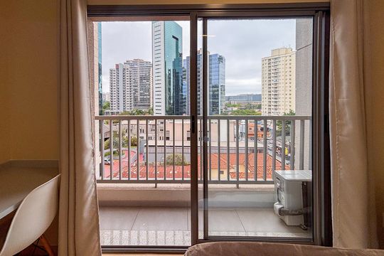 Varanda de kitnet/studio para alugar com 1 quarto, 25m² em Pinheiros, São Paulo