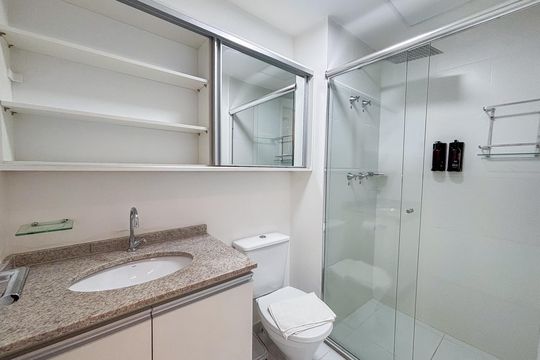 Banheiro Social de kitnet/studio para alugar com 1 quarto, 25m² em Pinheiros, São Paulo