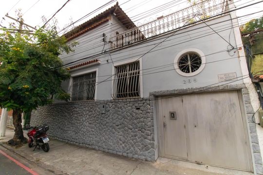 Fachada de casa para alugar com 6 quartos, 270m² em São Domingos, Niterói