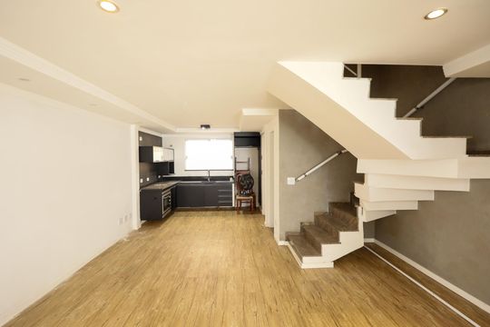 Sala  de casa de condomínio à venda com 3 quartos, 120m² em Vila do Castelo, São Paulo