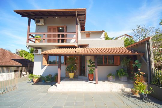 Área externa de casa à venda com 4 quartos, 184m² em Rincão, Novo Hamburgo