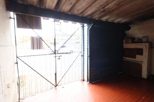 Garagem de casa à venda com 2 quartos, 150m² em Bussocaba, Osasco