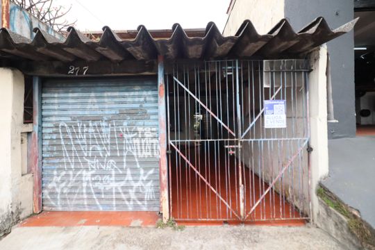 Fachada de casa à venda com 2 quartos, 150m² em Bussocaba, Osasco