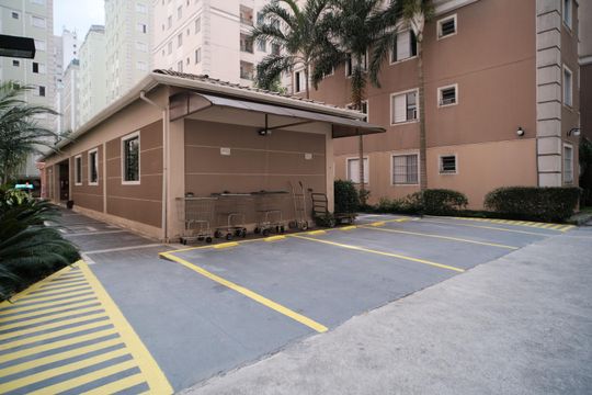 Área comum de apartamento para alugar com 2 quartos, 48m² em Jardim Santa Teresinha, São Paulo