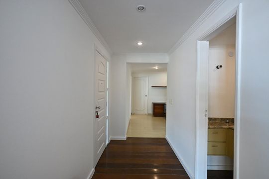 Corredor de apartamento para alugar com 3 quartos, 205m² em Vila Andrade, São Paulo