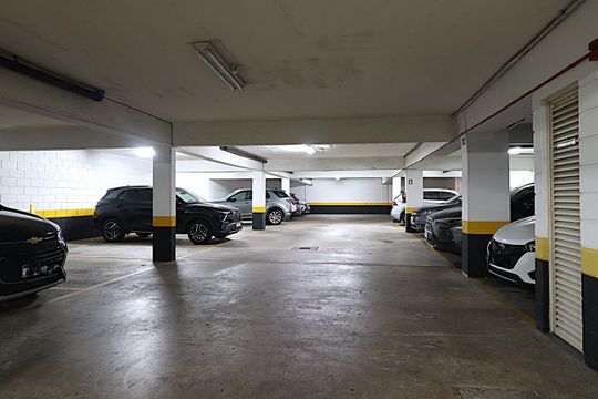 Área comum - Garagem de apartamento à venda com 4 quartos, 200m² em Rio Branco, Porto Alegre
