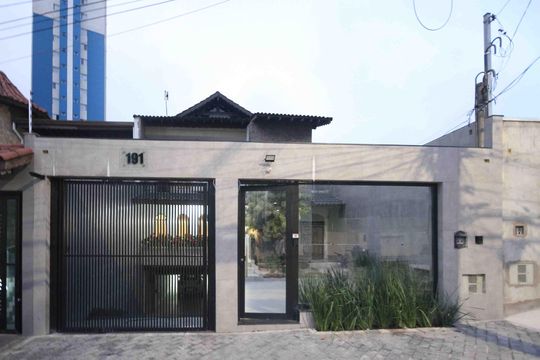 Fachada de casa para alugar com 4 quartos, 450m² em Vila Lucia, São Paulo