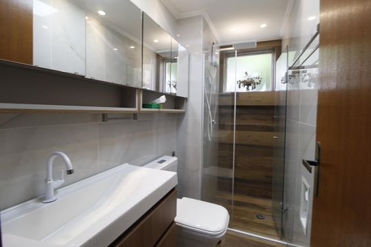 Banheiro de apartamento para alugar com 1 quarto, 40m² em Jardim do Salso, Porto Alegre