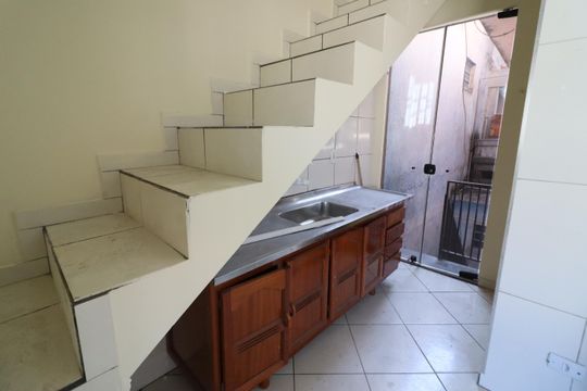 Casa 1 - Cozinha de casa para alugar com 2 quartos, 70m² em Bandeiras, Osasco