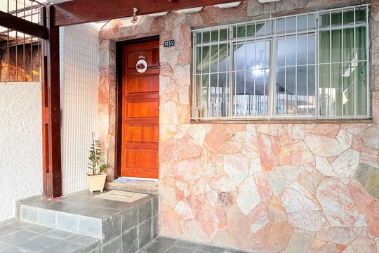Garagem de casa à venda com 2 quartos, 100m² em Jardim Cordeiro, São Paulo