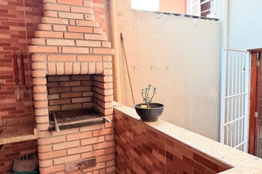 Churrasqueira de casa à venda com 2 quartos, 100m² em Jardim Cordeiro, São Paulo