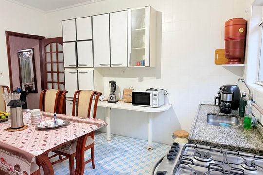 Cozinha de casa à venda com 2 quartos, 100m² em Jardim Cordeiro, São Paulo