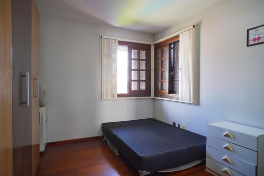 Quarto 3 de casa à venda com 3 quartos, 260m² em Jardim Itu, Porto Alegre
