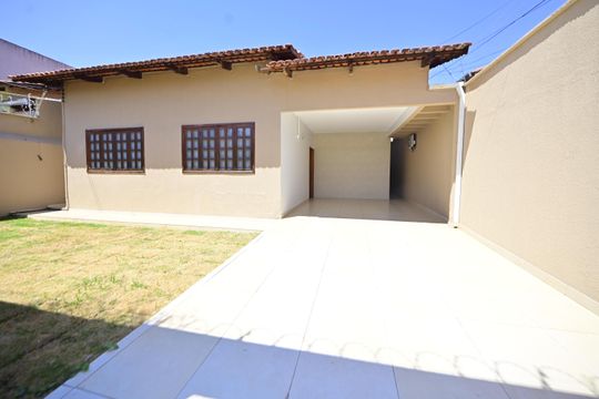 Fachada de casa para alugar com 3 quartos, 221m² em Jardim América, Goiânia