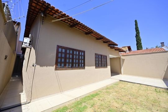 Quintal de casa para alugar com 3 quartos, 221m² em Jardim América, Goiânia
