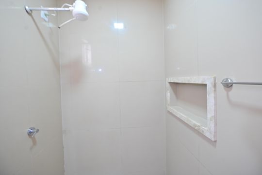 Banheiro da Suíte 2 de casa para alugar com 3 quartos, 221m² em Jardim América, Goiânia