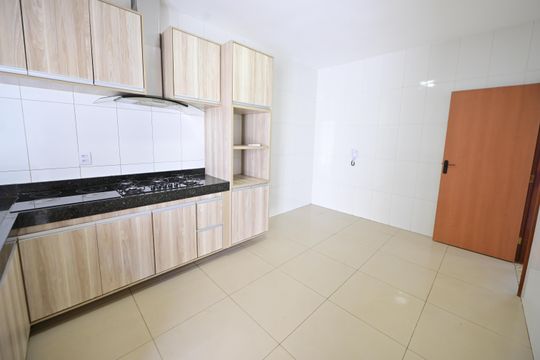 Cozinha de casa para alugar com 3 quartos, 221m² em Jardim América, Goiânia