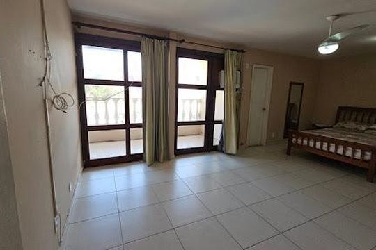 Casa à venda com 2 quartos, 216m² em Piratininga, Niterói