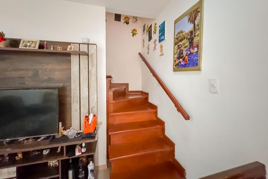 Escada de casa à venda com 2 quartos, 79m² em Jardim da Gloria, São Paulo