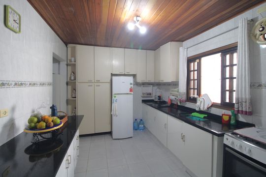Cozinha de casa à venda com 2 quartos, 90m² em Jardim Santa Helena, São Paulo