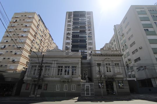 Fachada de apartamento à venda com 2 quartos, 81m² em Independência, Porto Alegre