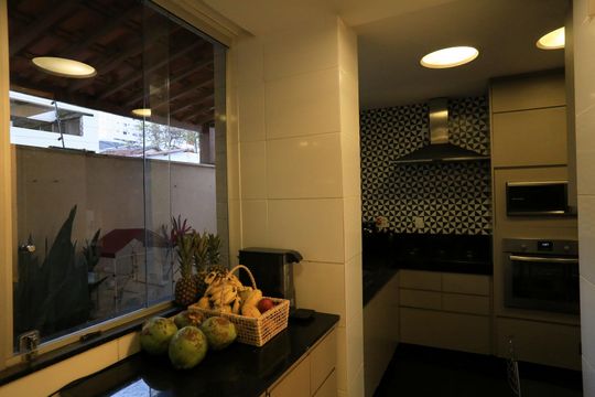 Cozinha de apartamento à venda com 4 quartos, 200m² em Sagrada Família, Belo Horizonte