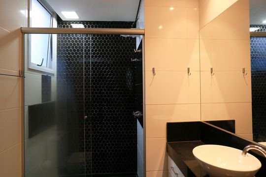 Banheiro da Suíte de apartamento à venda com 4 quartos, 200m² em Sagrada Família, Belo Horizonte