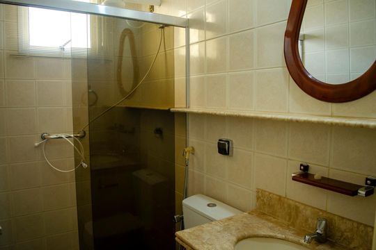 Banheiro 2 de apartamento para alugar com 3 quartos, 98m² em Setor Aeroporto, Goiânia