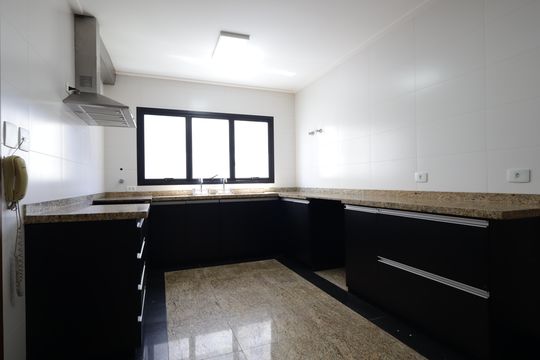 Cozinha de apartamento à venda com 5 quartos, 272m² em Vila Andrade, São Paulo