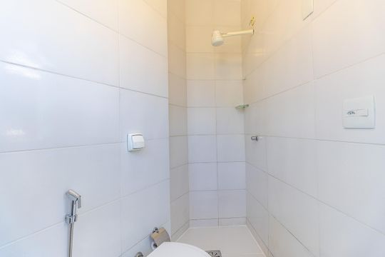 Banheiro da Suite de apartamento para alugar com 1 quarto, 47m² em Praça da Bandeira, Rio de Janeiro