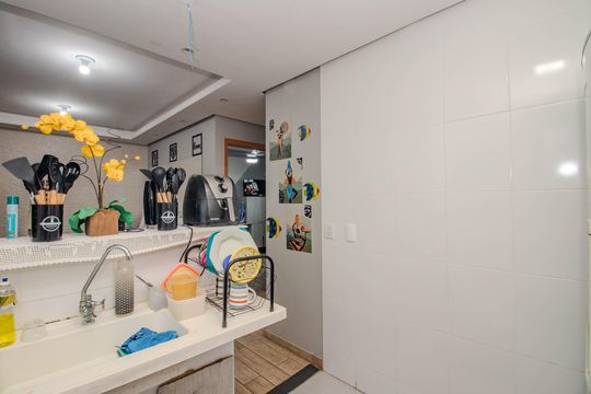 Cozinha e Área de Serviço de apartamento à venda com 2 quartos, 41m² em Chácara das Pedras, Porto Alegre
