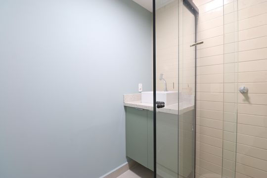 Banheiro de apartamento à venda com 2 quartos, 34m² em Barra Funda, São Paulo