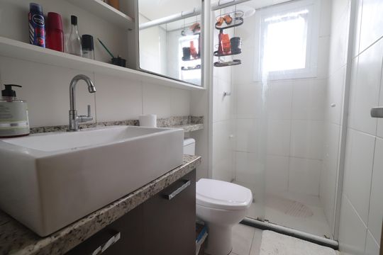 Banheiro de apartamento à venda com 2 quartos, 63m² em Liberdade, Novo Hamburgo