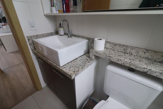 Banheiro de apartamento à venda com 2 quartos, 63m² em Liberdade, Novo Hamburgo