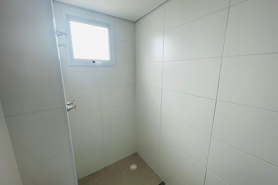 Banheiro  de apartamento à venda com 2 quartos, 64m² em Vila Sao Ricardo, Guarulhos