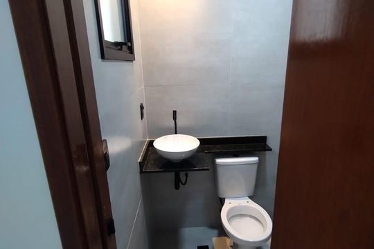 Banheiro Social de casa à venda com 2 quartos, 80m² em Parque das Nações, Santo André