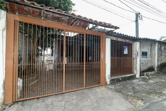 Fachada de casa à venda com 2 quartos, 240m² em Passo das Pedras, Porto Alegre