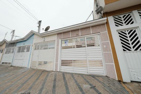 Fachada de casa à venda com 2 quartos, 96m² em Vila Sao Francisco, São Paulo