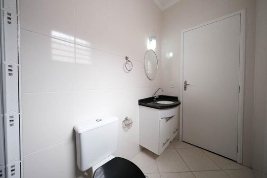 Banheiro da Suíte 1 de casa à venda com 2 quartos, 96m² em Vila Sao Francisco, São Paulo