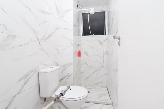 Banheiro de apartamento à venda com 2 quartos, 43m² em Colônia (zona Leste), São Paulo