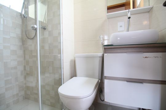 Banheiro de apartamento para alugar com 2 quartos, 53m² em Parque Munhoz, São Paulo