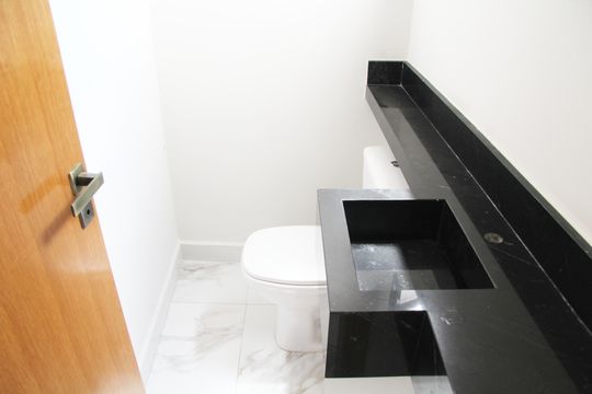 Lavabo 01 de casa à venda com 3 quartos, 169m² em Jardim Santa Mena, Guarulhos