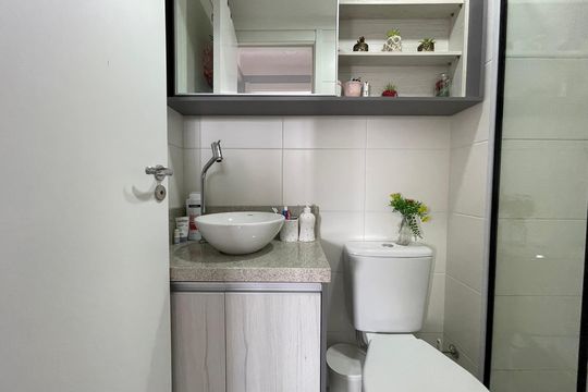 Banheiro de apartamento à venda com 2 quartos, 32m² em Jardim Celeste, São Paulo