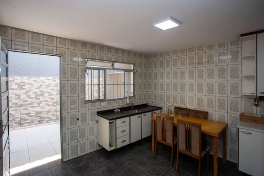 Cozinha da Casa 1 de casa à venda com 4 quartos, 186m² em Piraporinha, Diadema